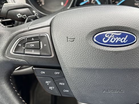 Used 2017 Ford Escape SE w/ Equipment Group 201A FWD image 19