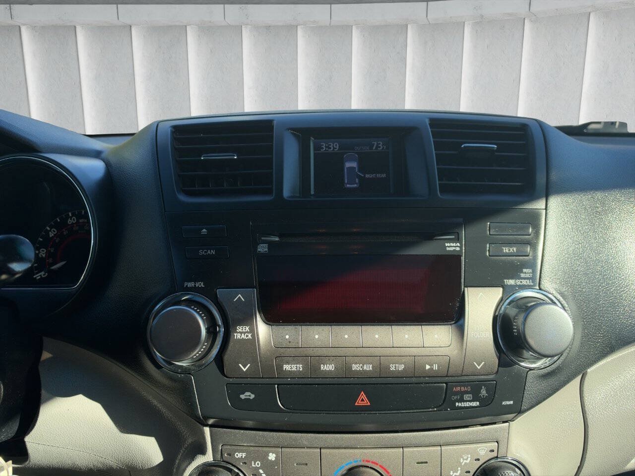 Used 2012 Toyota Highlander SE w/ Tow Pkg AWD/4WD image 11