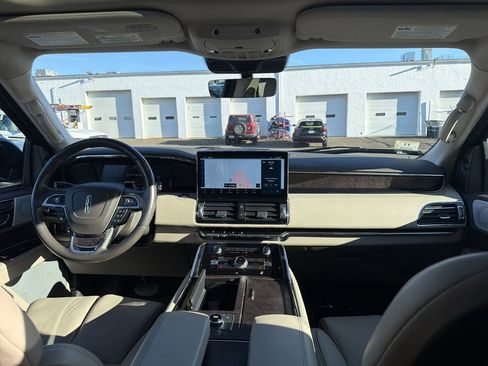 Certified 2022 Lincoln Navigator L Reserve image 17