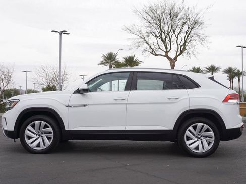 Used 2020 Volkswagen Atlas Cross Sport SE w/ Towing Package image 2