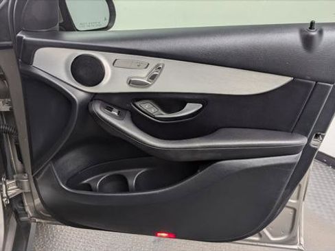 Used 2019 Mercedes-Benz GLC 300 w/ Premium Package image 23