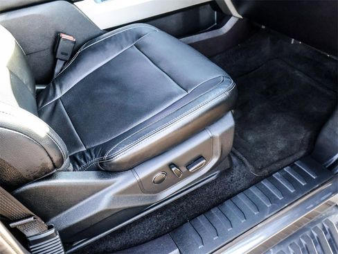 Used 2015 Ford F150 Lariat image 17