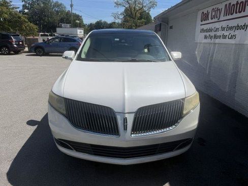 Used 2013 Lincoln MKT FWD image 3