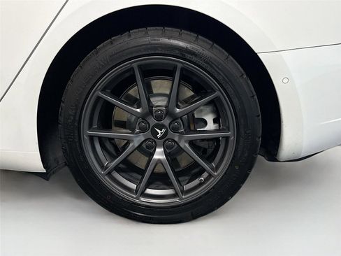 Used 2021 Tesla Model 3 Standard Range Plus image 19