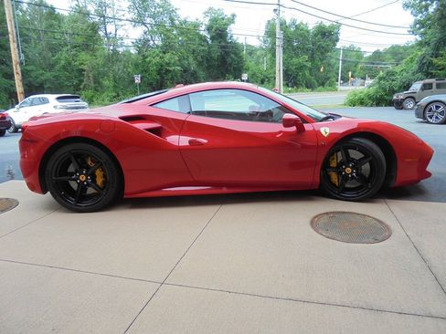 Used 2017 Ferrari 488 GTB RWD image 5