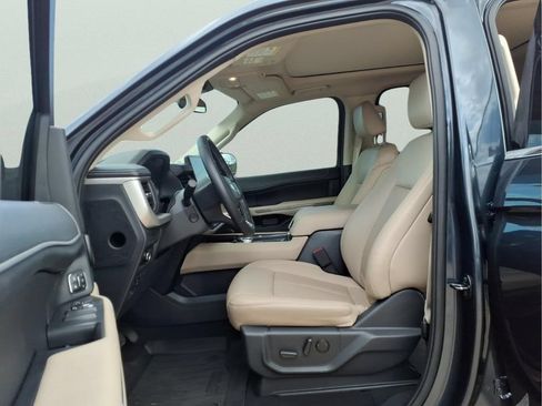 Used 2023 Ford Expedition XLT RWD image 16