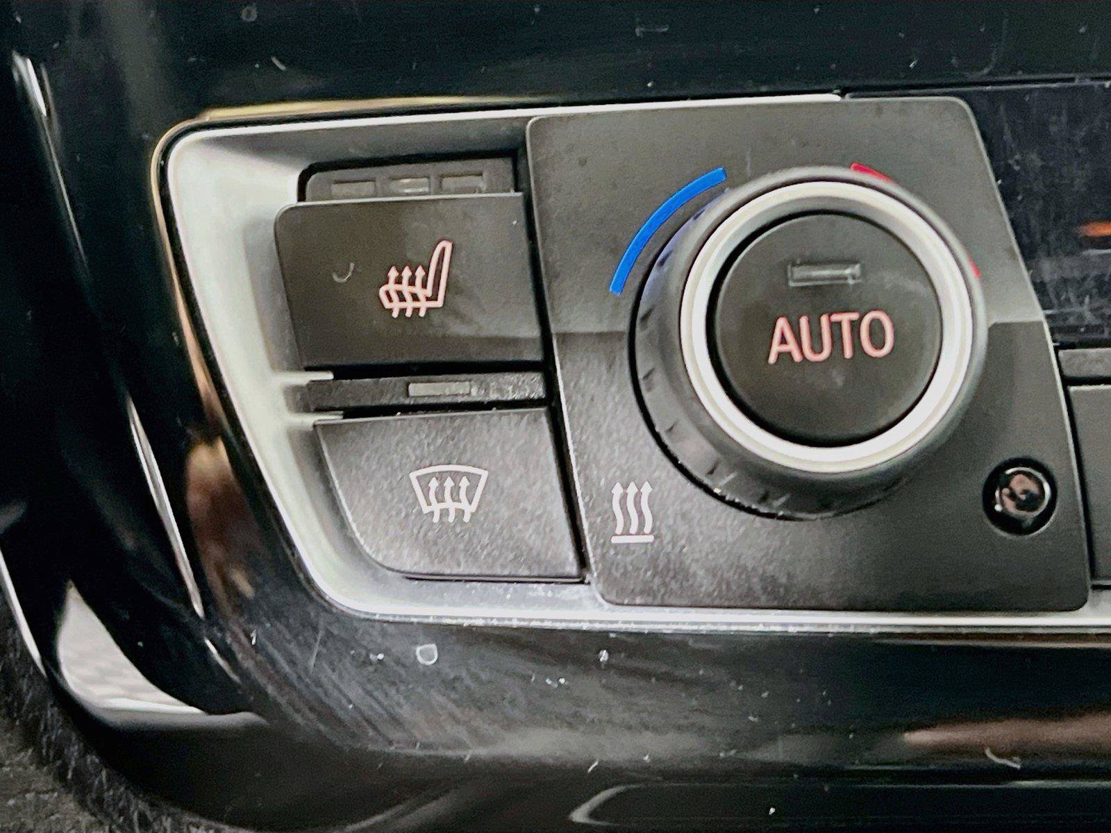 Used 2017 BMW 330i xDrive Sedan AWD/4WD image 22