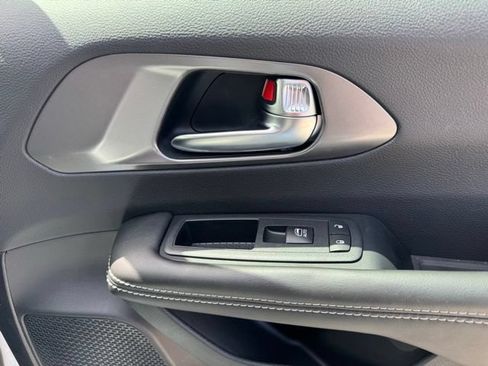 New 2026 Chrysler Pacifica Select FWD image 22