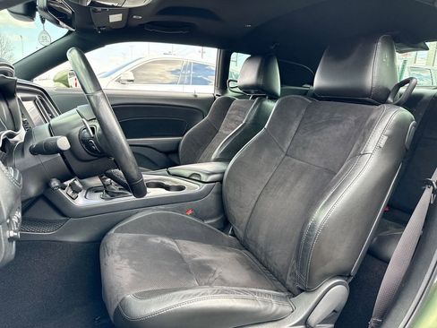 Used 2022 Dodge Challenger R/T w/ Plus Package image 11