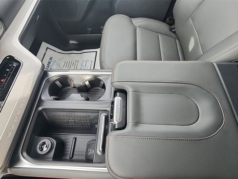 New 2025 Ford Expedition Active image 25