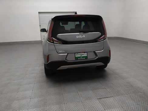 Used 2025 Kia Soul LX w/ LX Technology Package image 6