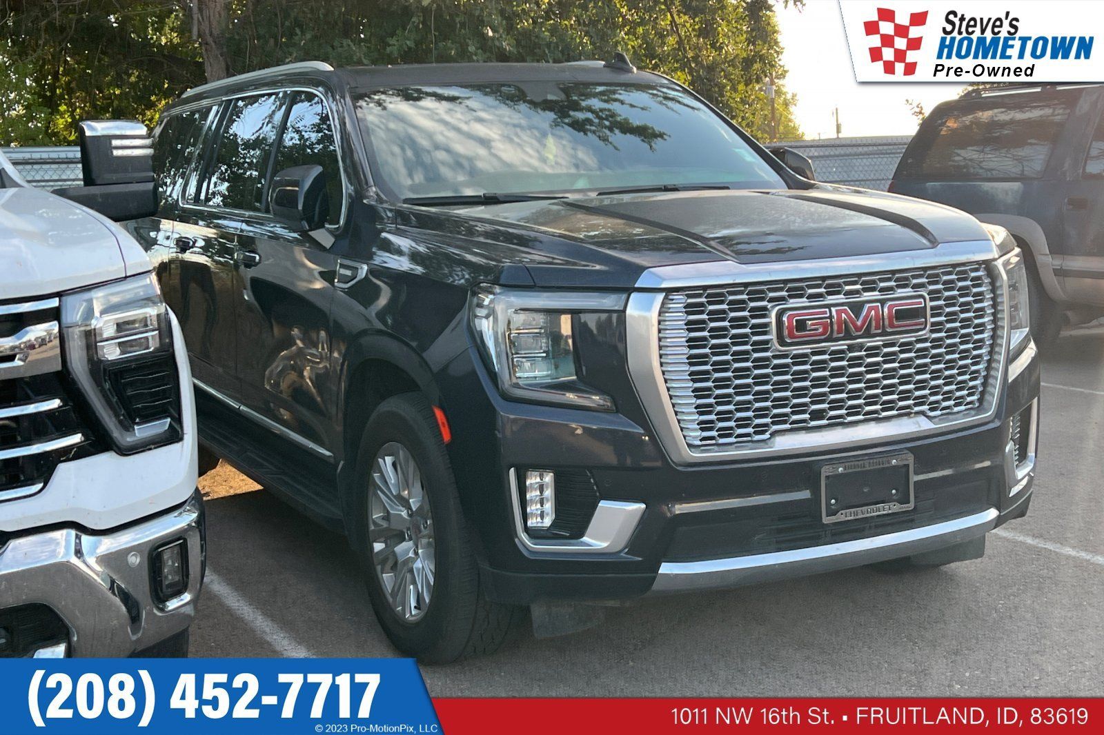 Used 2023 GMC Yukon XL Denali AWD/4WD image 1