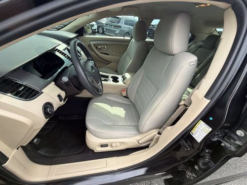 Used 2019 Ford Taurus SE FWD image 19