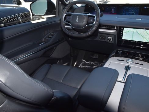 New 2025 Lincoln Navigator L Reserve w/ Jet Appearance Package image 16