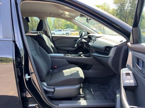 Used 2023 Nissan Rogue S AWD/4WD image 14