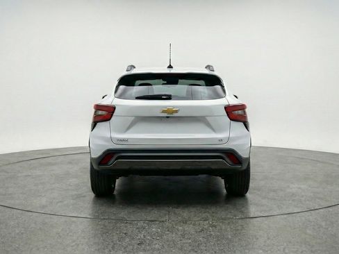 Used 2025 Chevrolet Trax LT FWD image 7