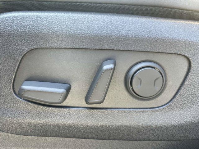 Certified 2024 Kia Carnival LX FWD image 3