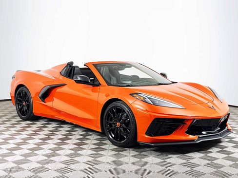 Used 2025 Chevrolet Corvette Stingray Convertible w/ 1LT RWD image 3