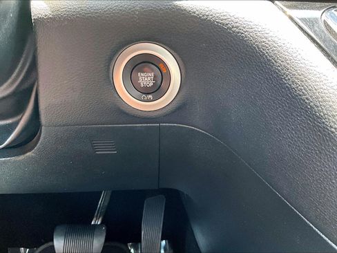 Used 2019 Chrysler Pacifica Limited w/ Advanced Safetytec Group FWD image 22