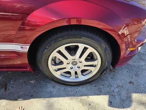Used 2005 Ford Mustang GT Premium image 12