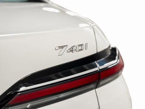 Used 2023 BMW 740i w/ Luxury Rear Seating Package image 24