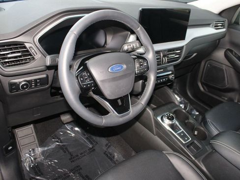 Used 2023 Ford Escape Platinum image 4