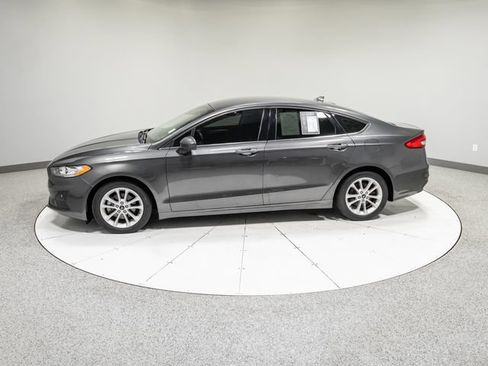 Used 2020 Ford Fusion SE FWD image 31