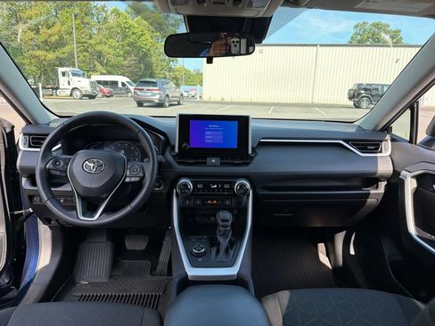 Used 2024 Toyota RAV4 XLE AWD/4WD image 8