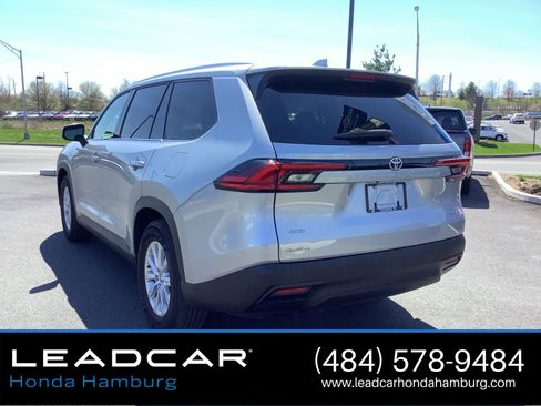 Used 2025 Toyota Grand Highlander AWD image 4