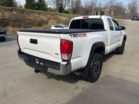 Used 2017 Toyota Tacoma TRD Off-Road w/ Tow Package image 3