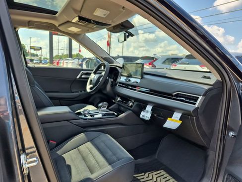 New 2025 Mitsubishi Outlander SE image 81