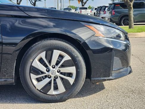 Used 2025 Nissan Altima 2.5 S FWD image 9
