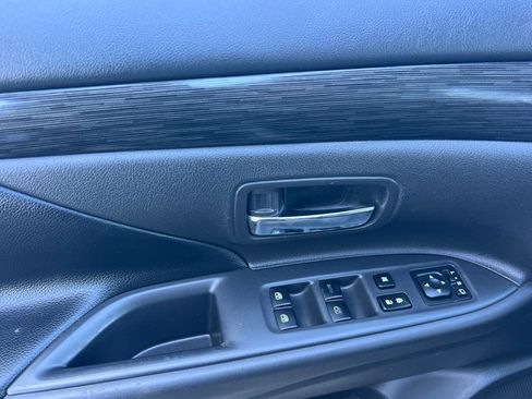 Used 2016 Mitsubishi Outlander SEL FWD image 8