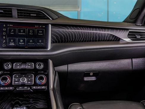 Used 2024 GMC Yukon XL Denali AWD/4WD image 14