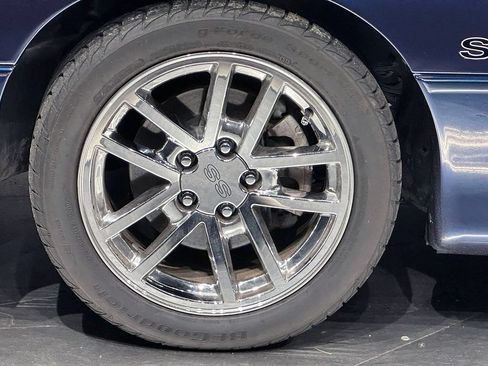 Used 2002 Chevrolet Camaro Z28 w/ SS Performance/Appearance Pkg RWD image 13