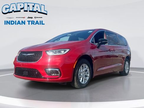 New 2026 Chrysler Pacifica Select image 1