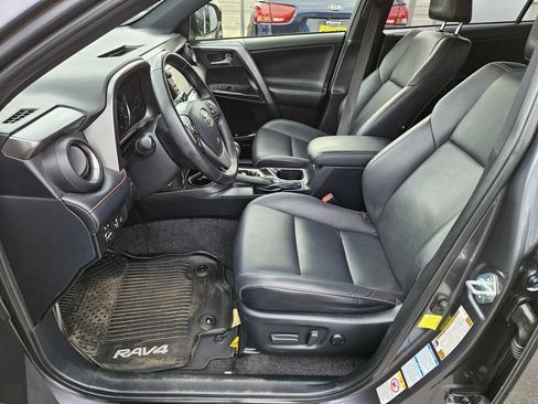 Used 2018 Toyota RAV4 SE w/ Advanced Technology Package AWD/4WD image 20