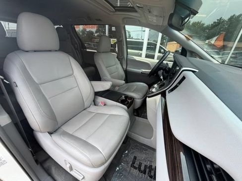 Used 2016 Toyota Sienna XLE w/ Outdoor Package AWD/4WD image 11