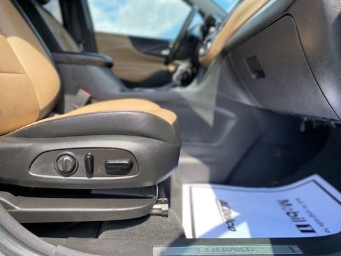 Used 2023 Chevrolet Equinox Premier image 11