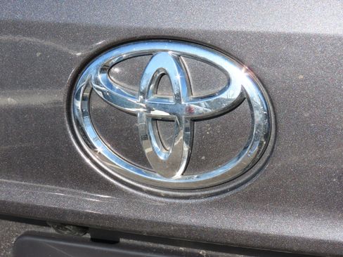 Used 2023 Toyota Highlander XLE image 17