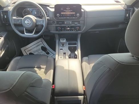 Used 2025 Nissan Pathfinder S FWD image 13