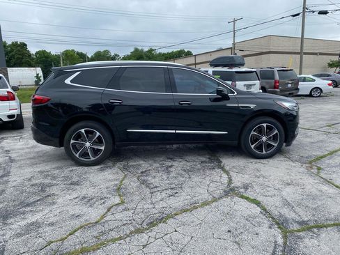 Used 2019 Buick Enclave Essence w/ LPO, Sport Appearance Package FWD image 3