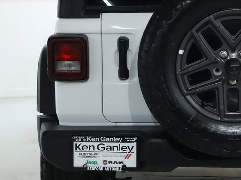 Used 2025 Jeep Wrangler Sport S image 44