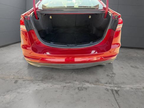 Used 2020 Ford Fusion SE FWD image 9