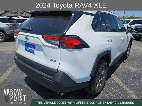 Used 2024 Toyota RAV4 XLE FWD image 11