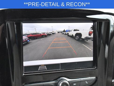 Used 2022 Chevrolet Traverse LS image 9