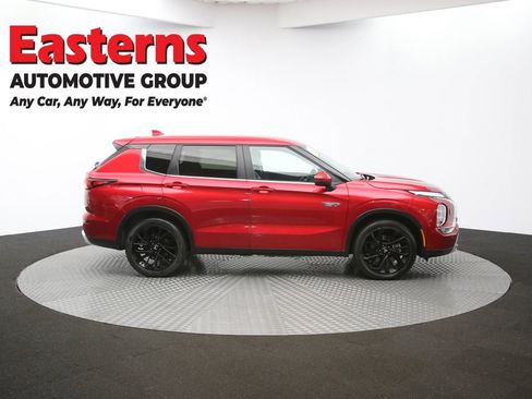 Used 2023 Mitsubishi Outlander SE image 44