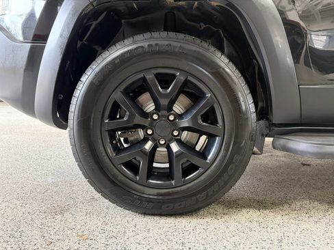 Used 2016 Jeep Cherokee Trailhawk w/ Comfort/Convenience Group image 16