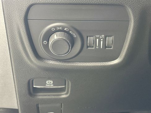 Used 2023 Jeep Grand Cherokee L Laredo image 10