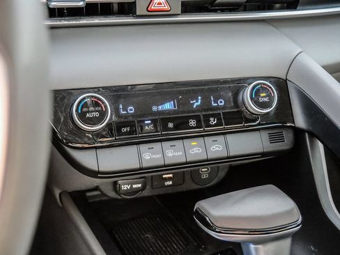 Used 2025 Hyundai Elantra Sport FWD image 31